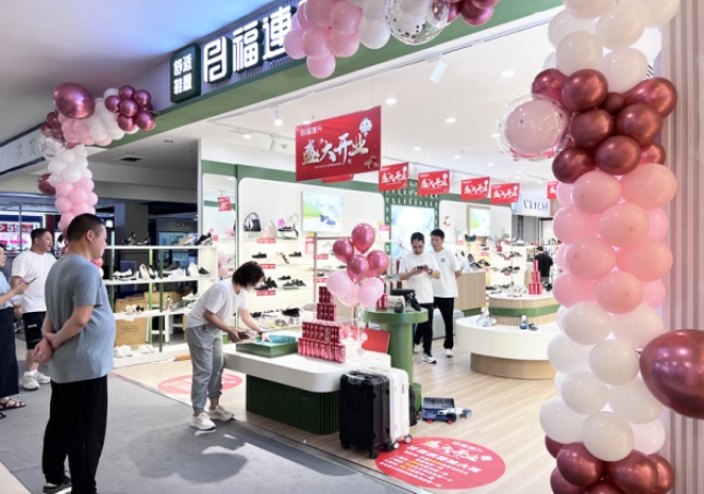 賀：福連升休閑鞋湖南長沙東方悅鄰mall新店開業(yè)！