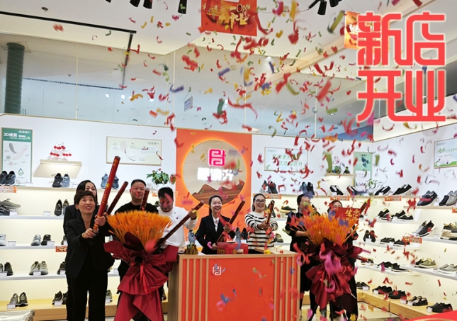 賀：福連升休閑鞋品牌河北唐山新店開業！